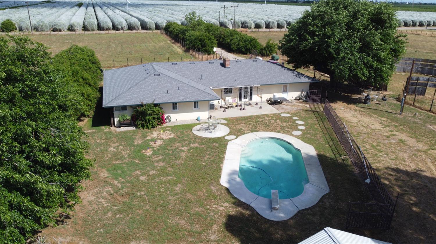 1389 S Highland Ave, Sanger, CA 93657