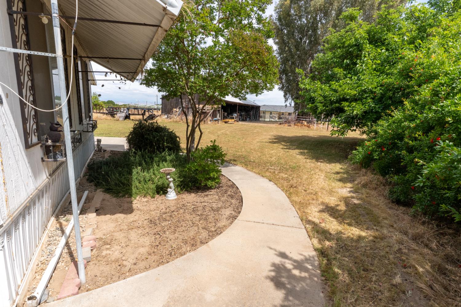 1389 S Highland Ave, Sanger, CA 93657