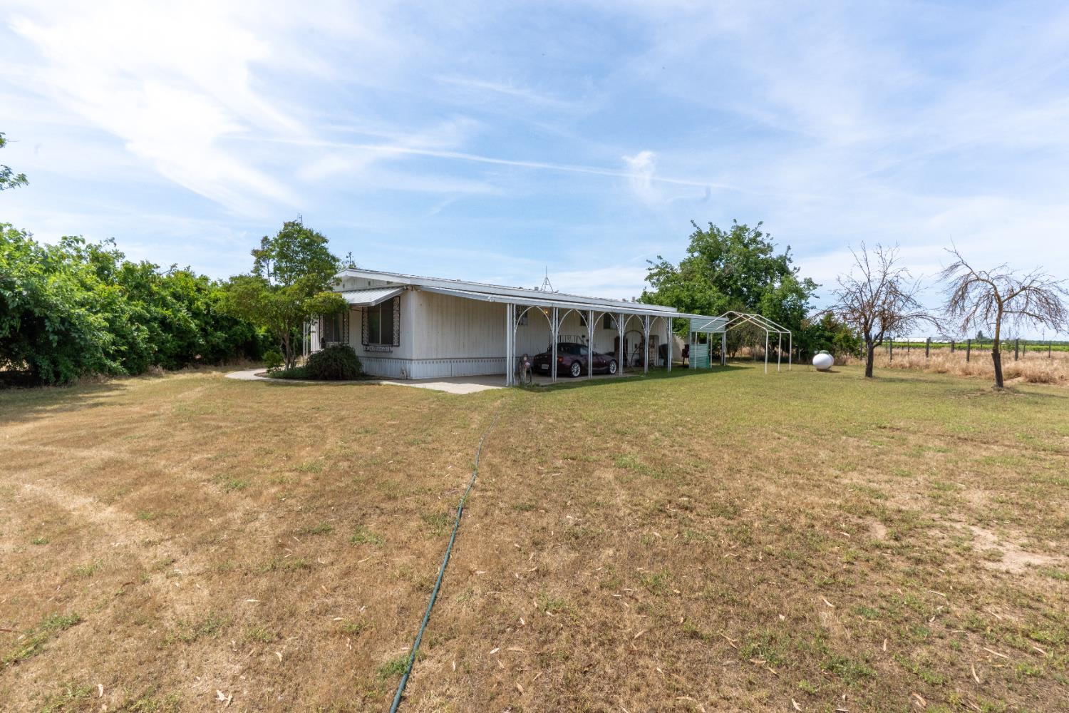 1389 S Highland Ave, Sanger, CA 93657