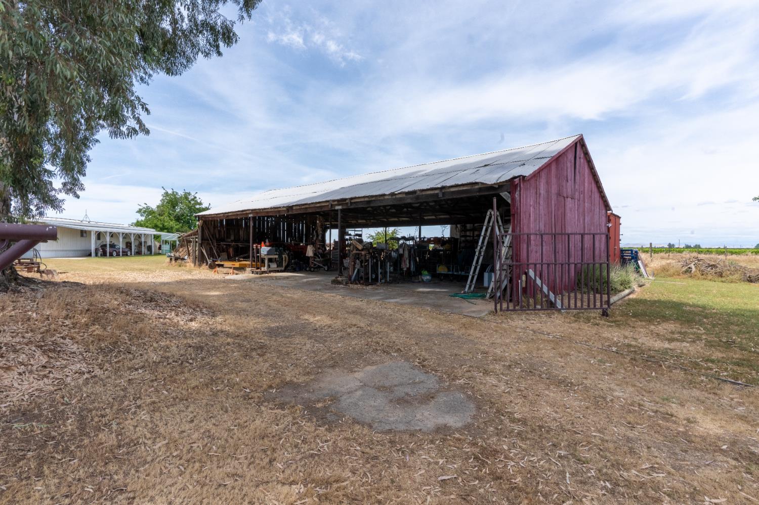 1389 S Highland Ave, Sanger, CA 93657