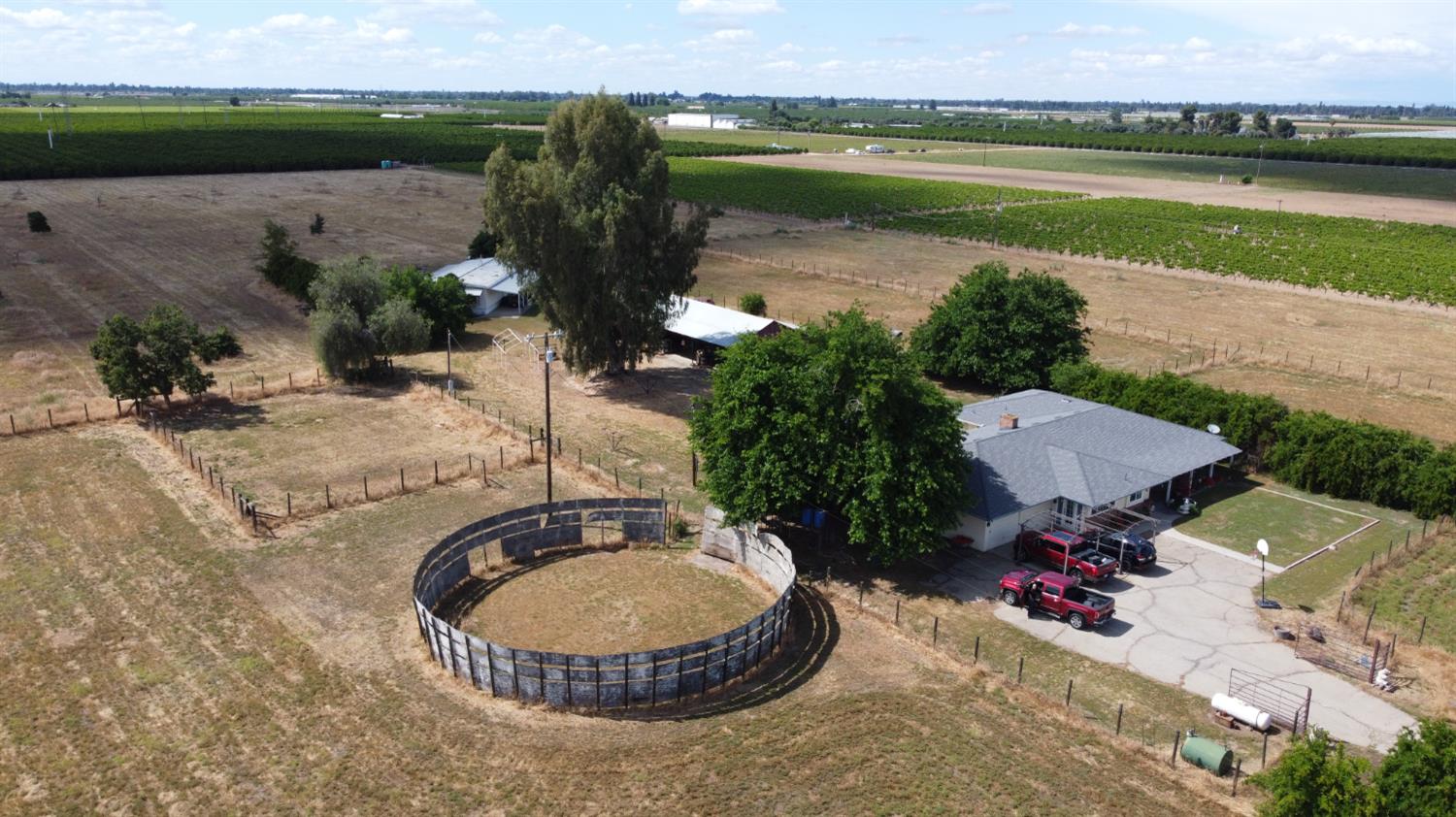 1389 S Highland Ave, Sanger, CA 93657