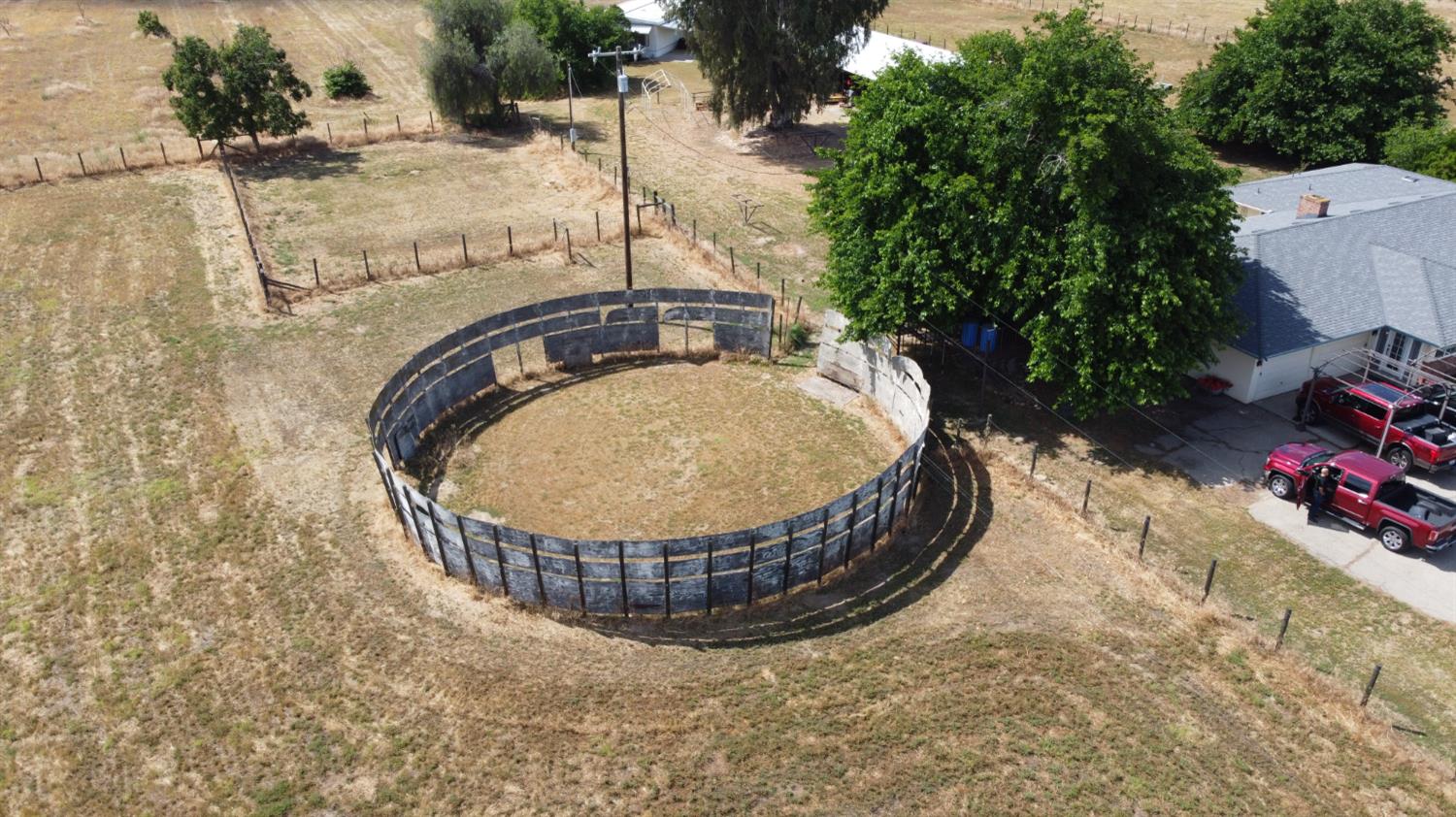 1389 S Highland Ave, Sanger, CA 93657