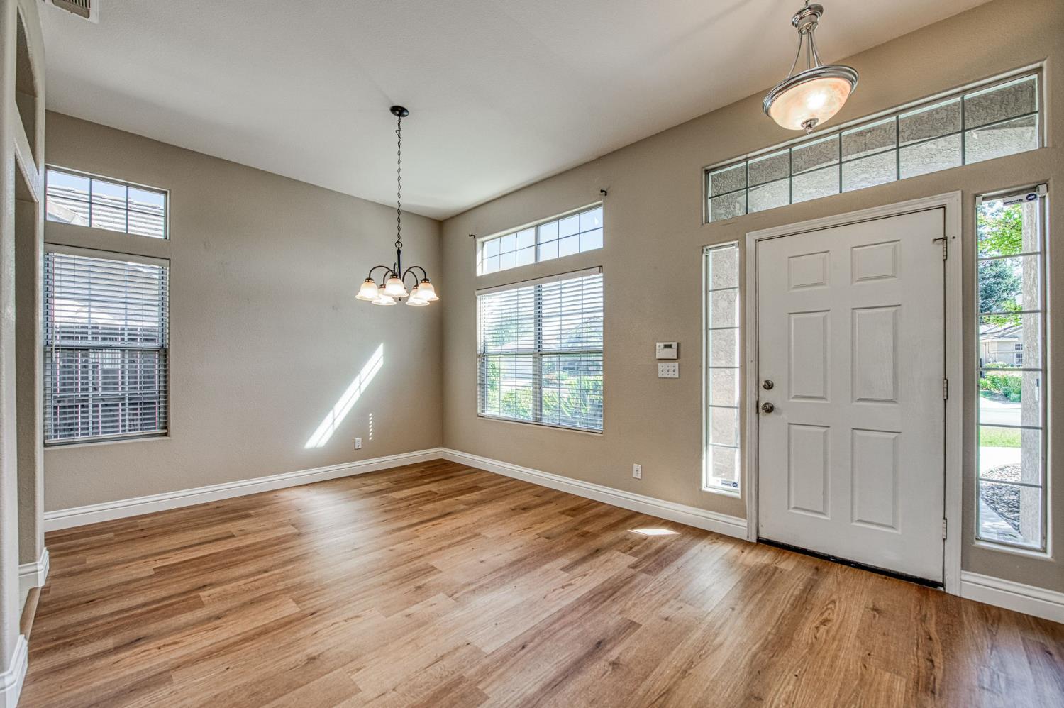 5484 El Paso, Fresno, CA 93722