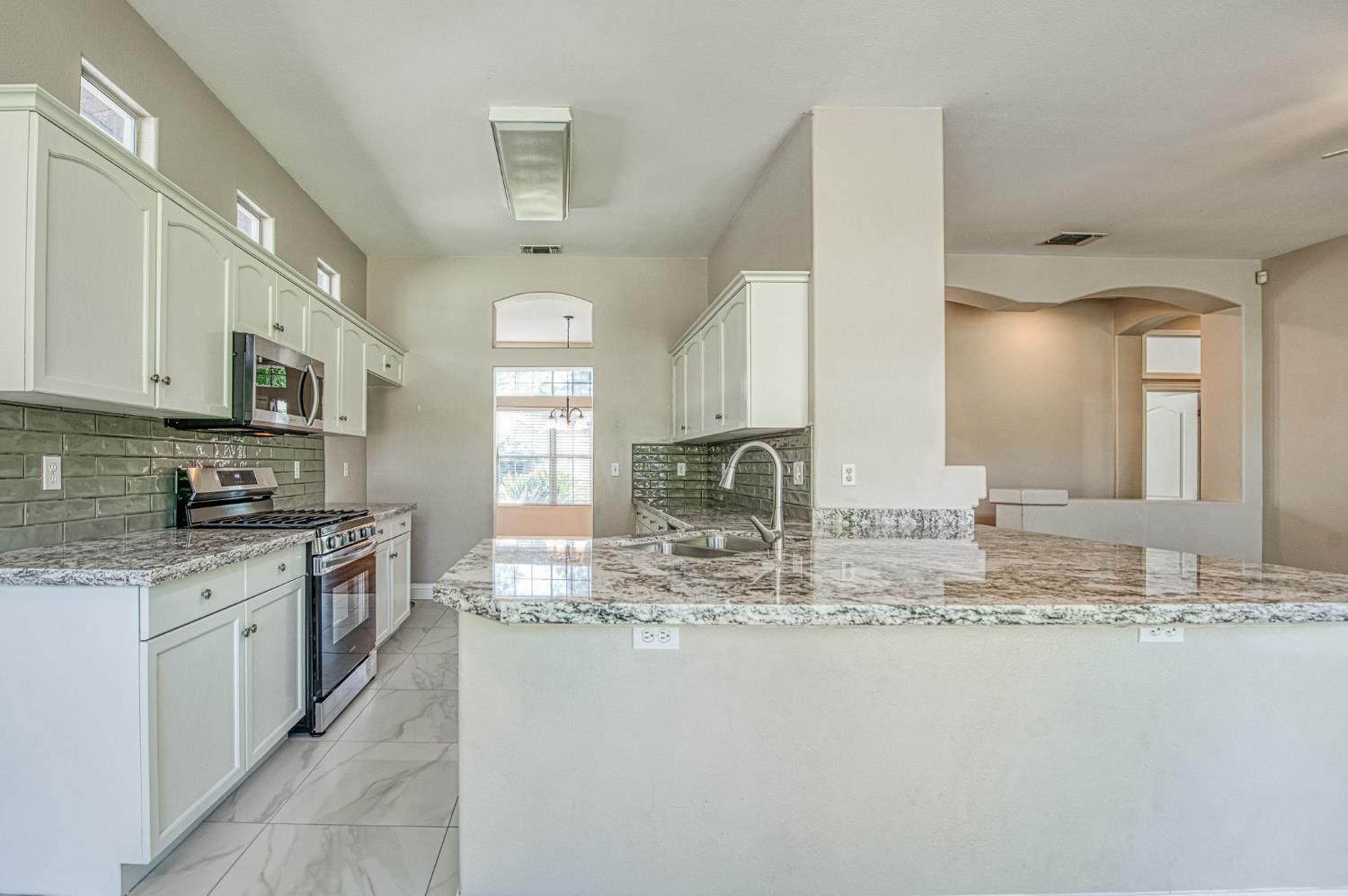 5484 El Paso, Fresno, CA 93722