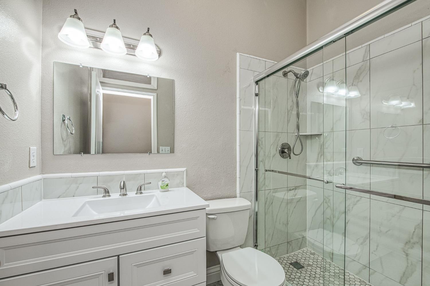 5484 El Paso, Fresno, CA 93722