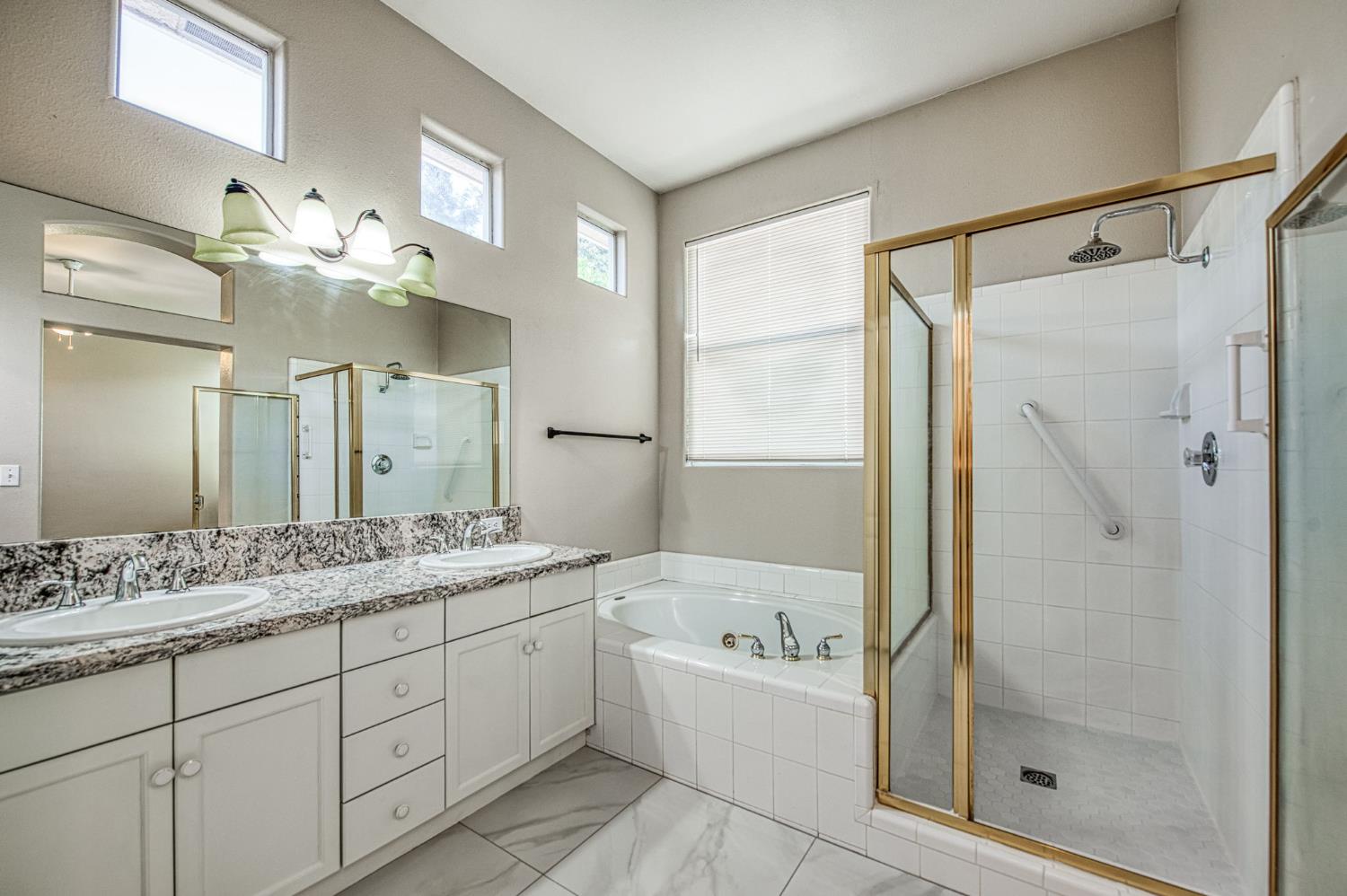 5484 El Paso, Fresno, CA 93722