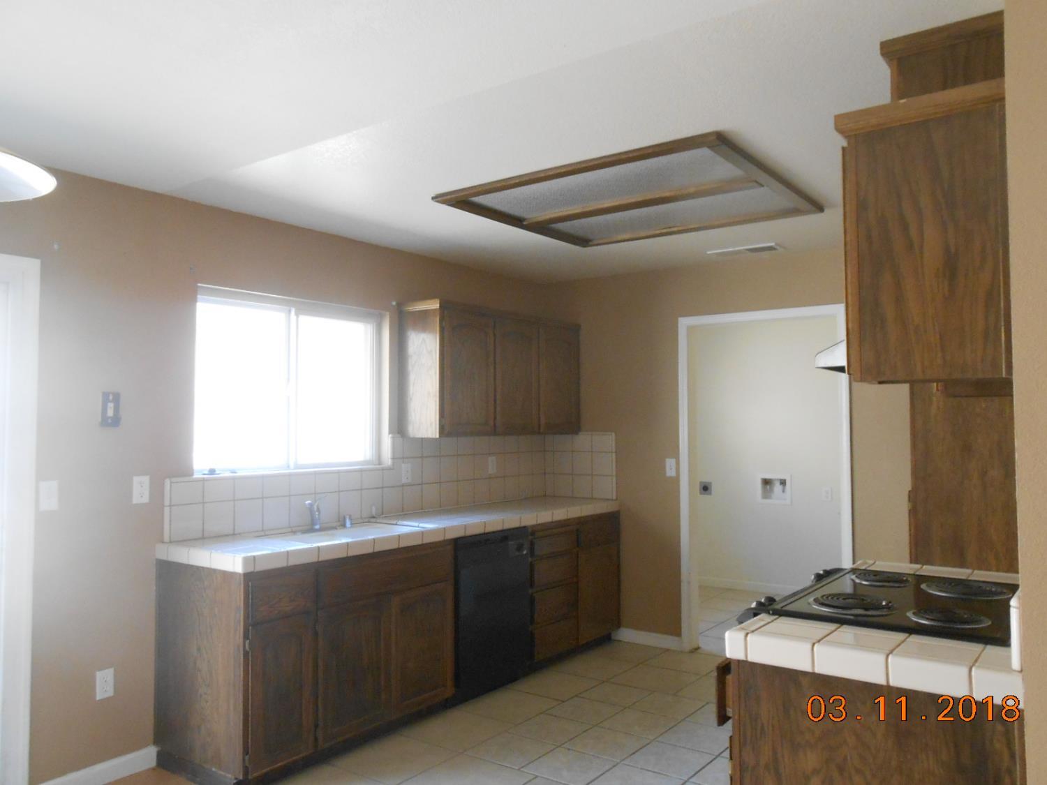 1773 Erwin Ln, Yokuts Valley, CA 93675