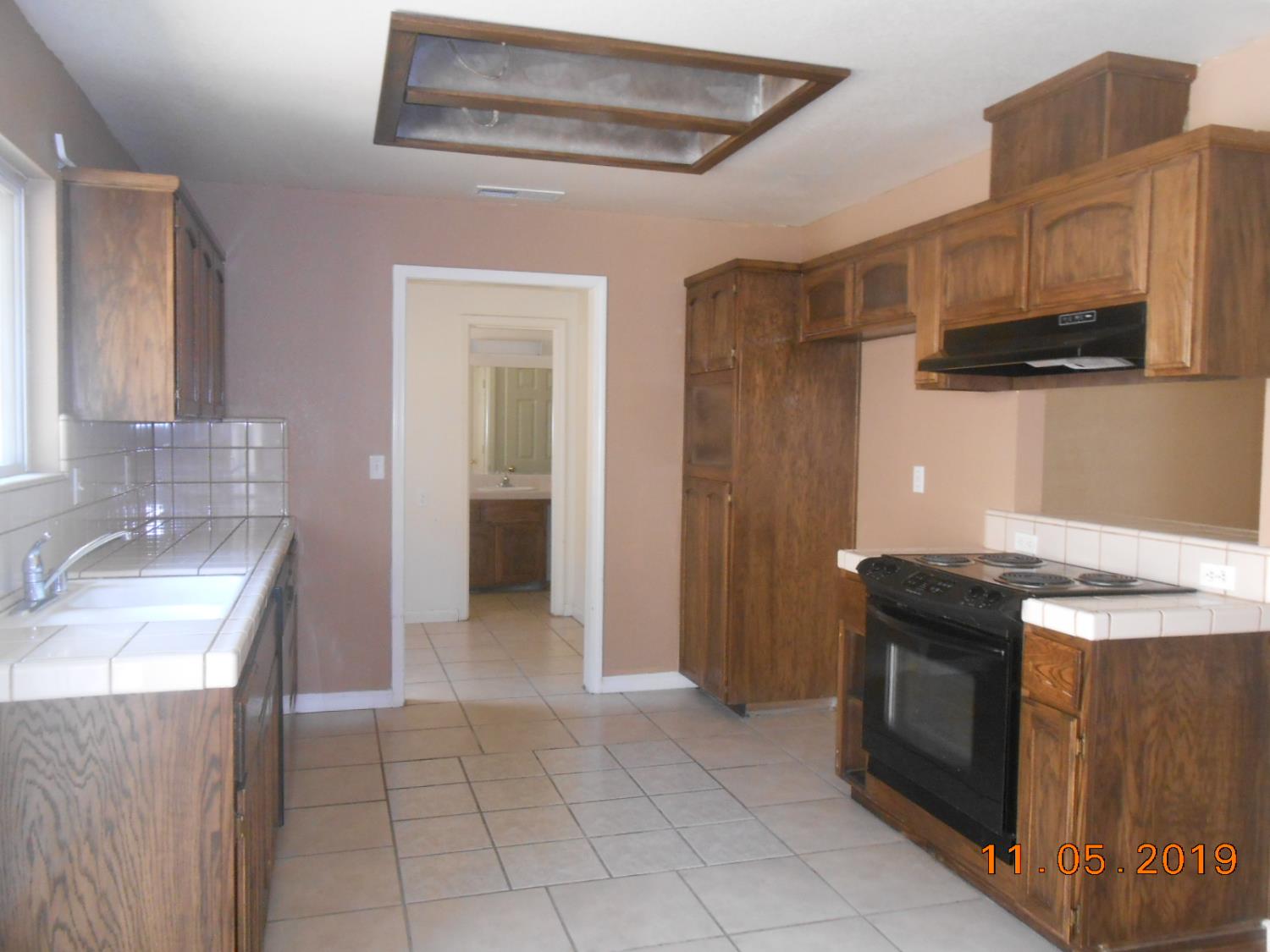 1773 Erwin Ln, Yokuts Valley, CA 93675