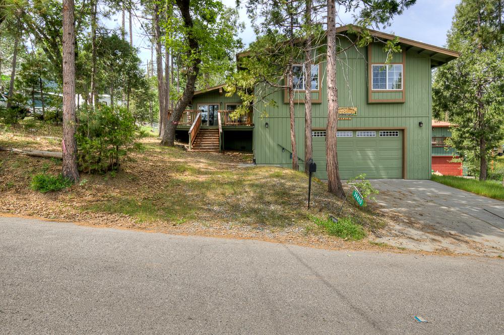 39410 Manzanita Dr, Oakhurst, CA 93644