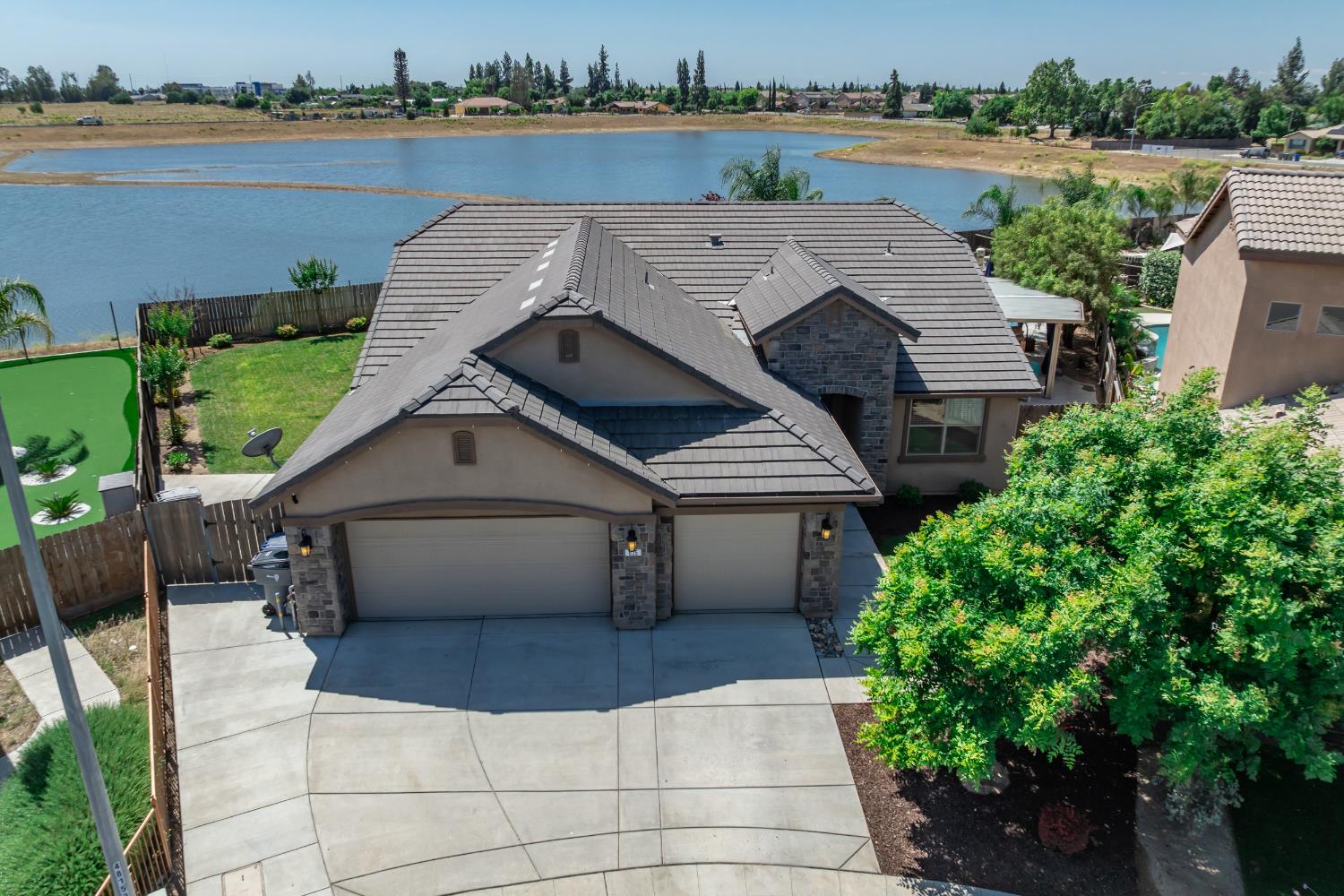 835 S Bliss Ave, Fresno, CA 93727