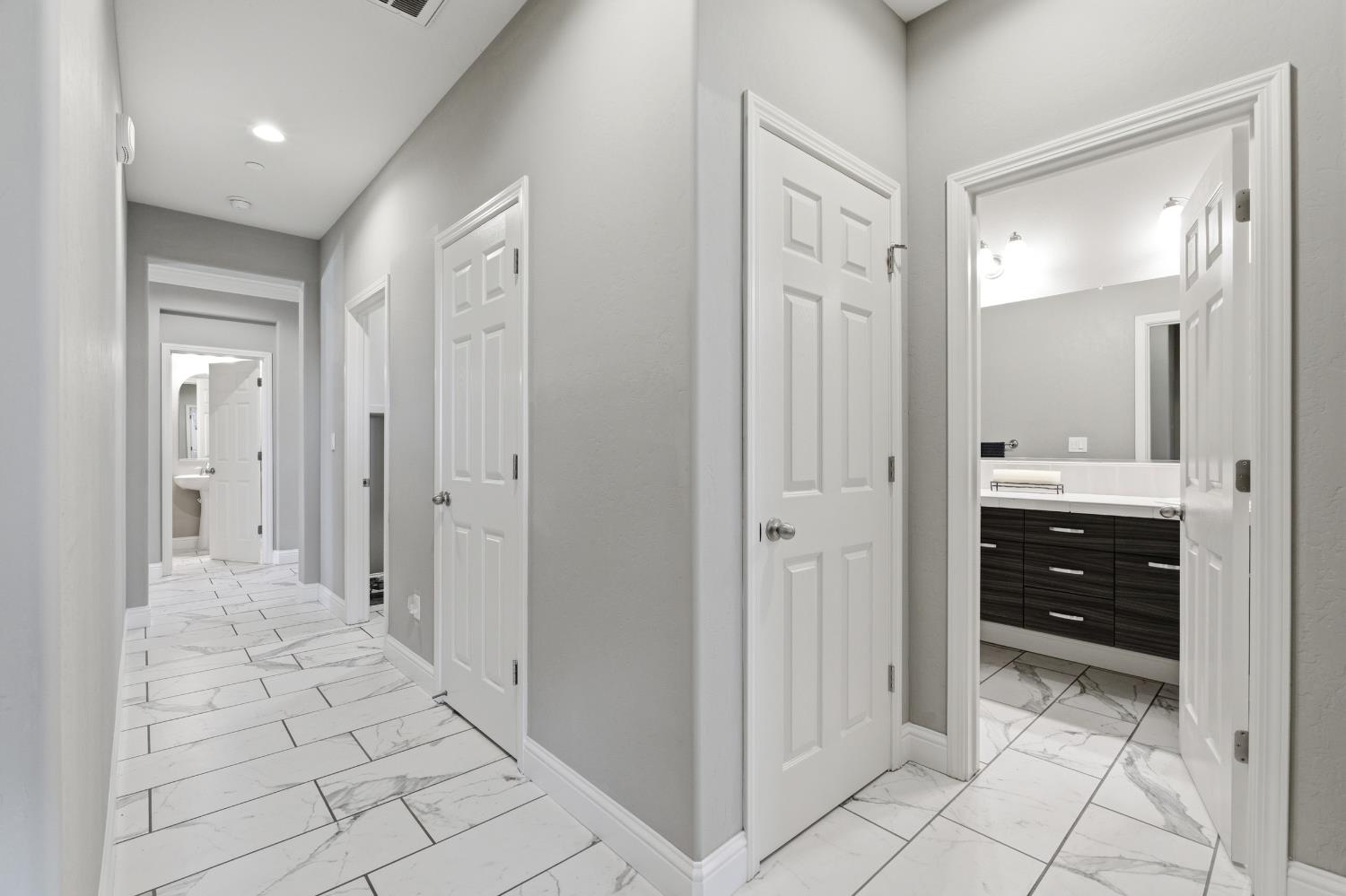 835 S Bliss Ave, Fresno, CA 93727