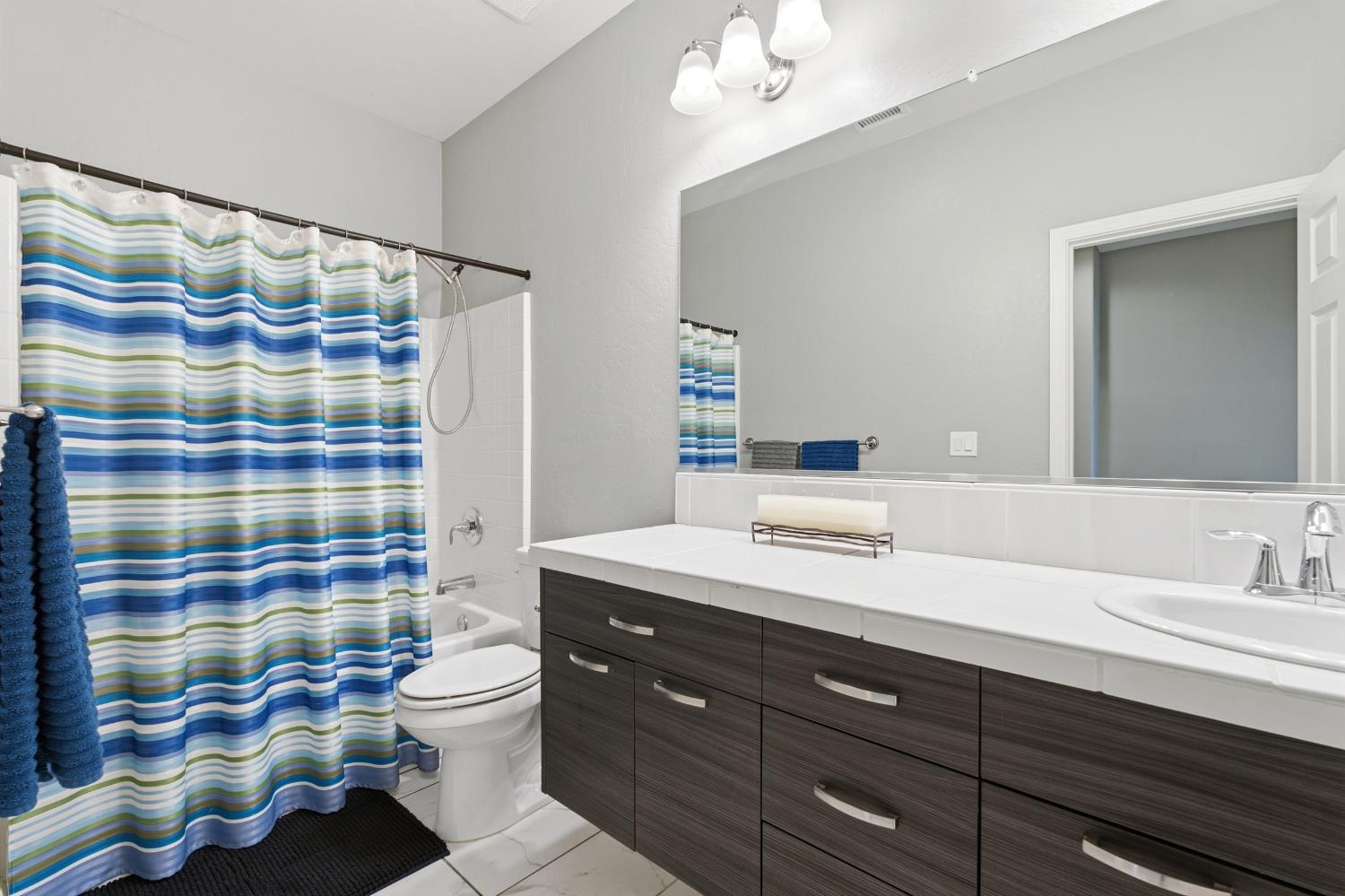 835 S Bliss Ave, Fresno, CA 93727