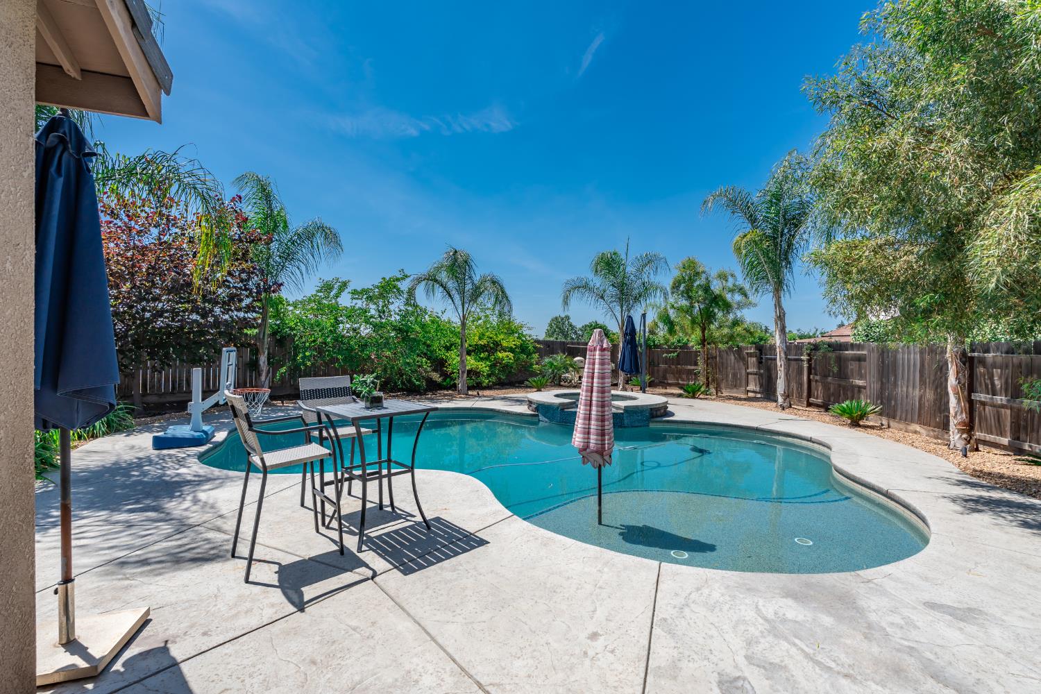 835 S Bliss Ave, Fresno, CA 93727