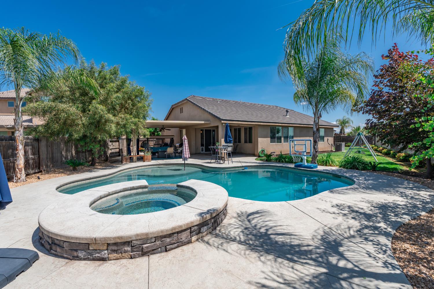 835 S Bliss Ave, Fresno, CA 93727