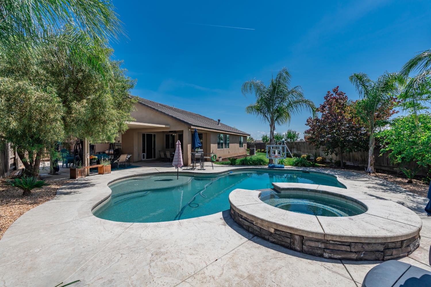 835 S Bliss Ave, Fresno, CA 93727