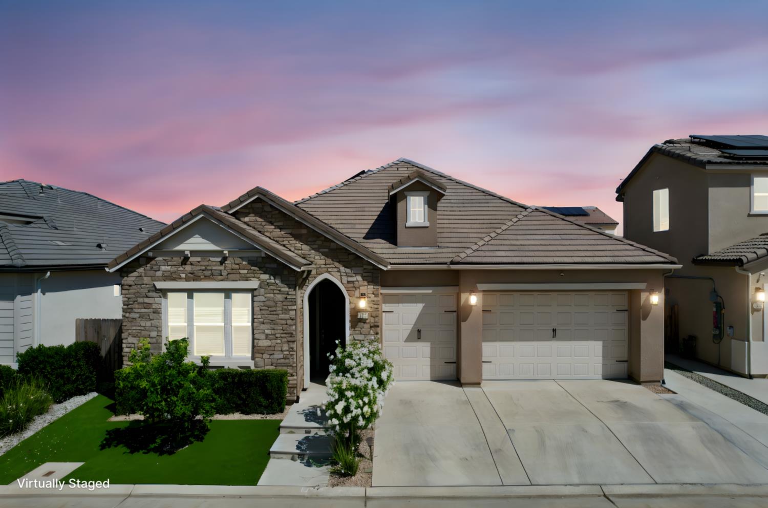 445 Bloom Ln, Clovis, CA 93619