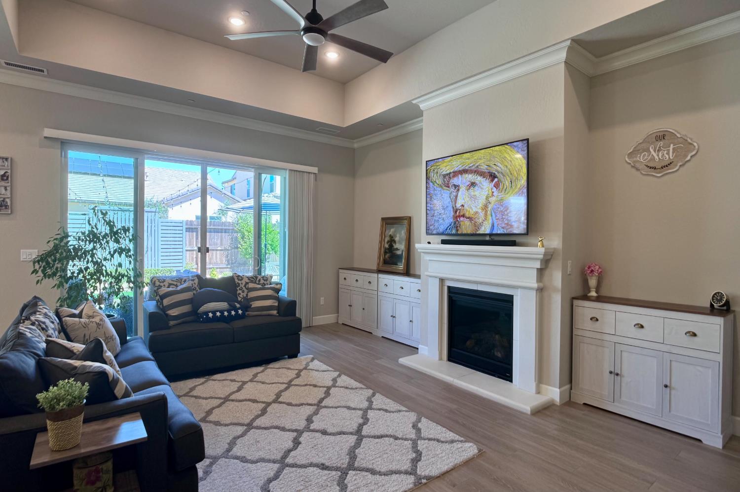 445 Bloom Ln, Clovis, CA 93619