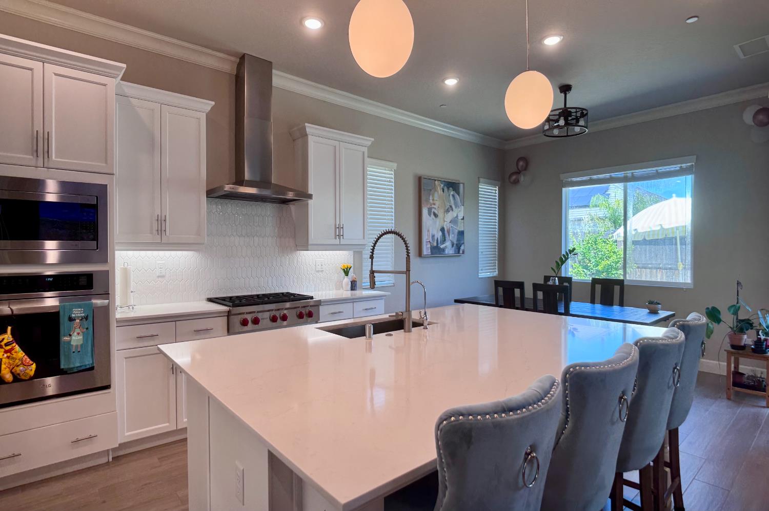 445 Bloom Ln, Clovis, CA 93619