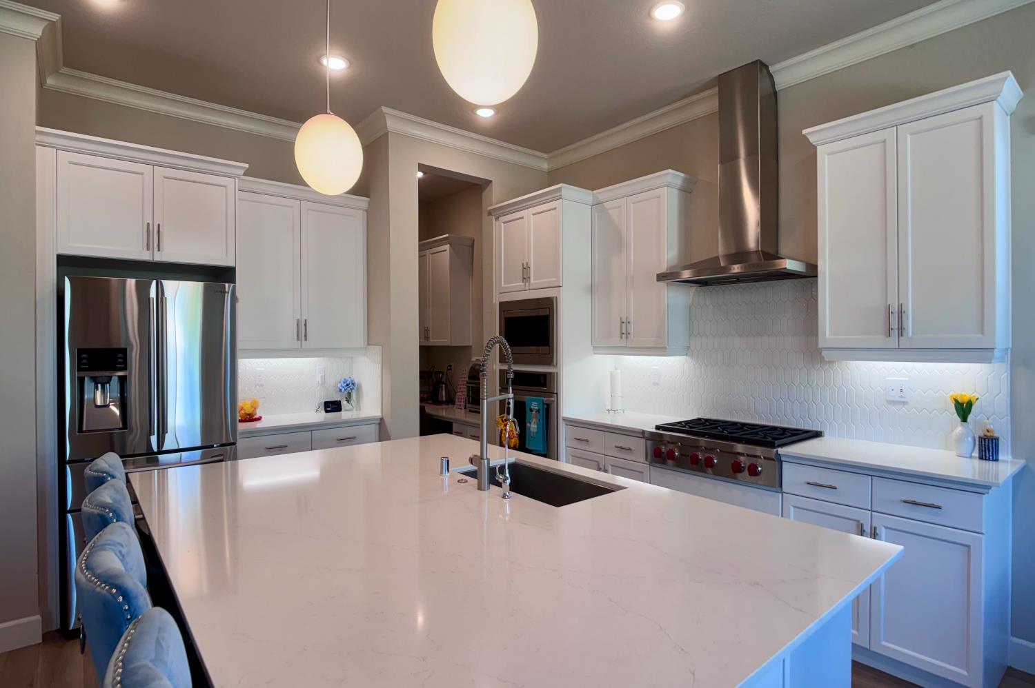 445 Bloom Ln, Clovis, CA 93619