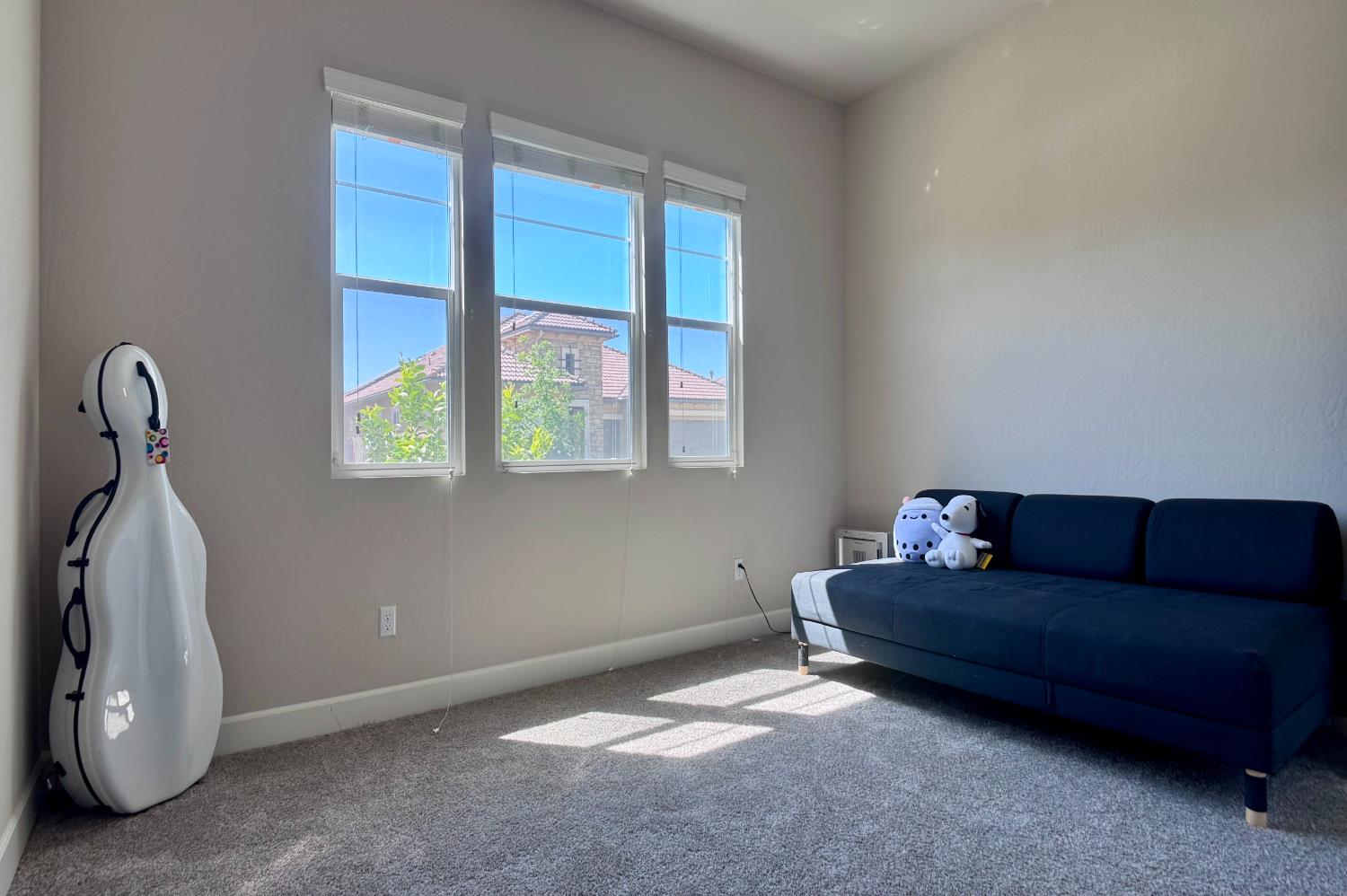 445 Bloom Ln, Clovis, CA 93619