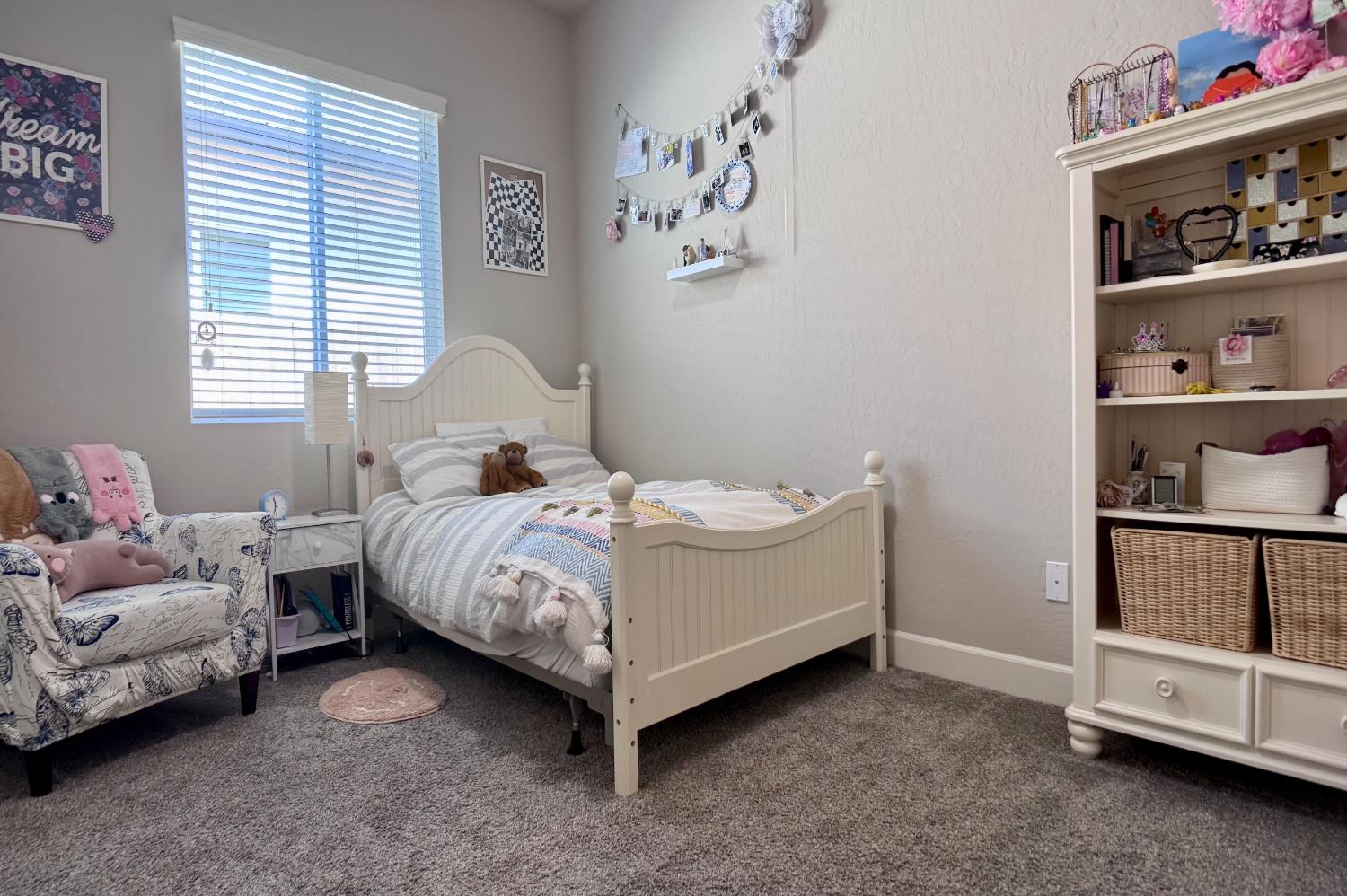 445 Bloom Ln, Clovis, CA 93619