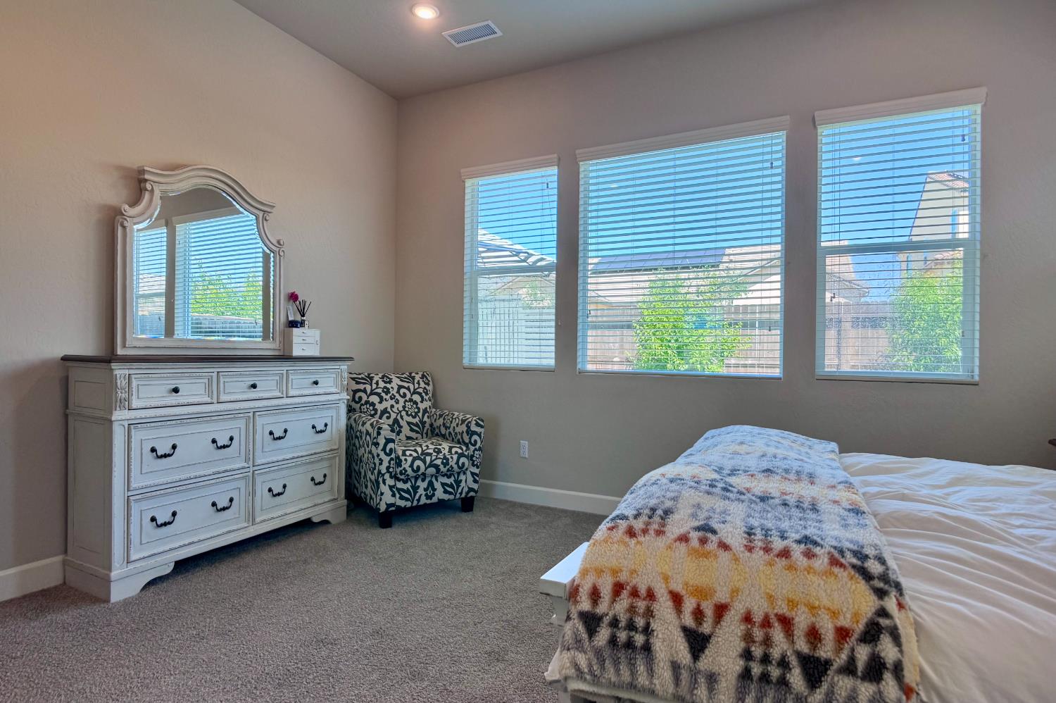 445 Bloom Ln, Clovis, CA 93619