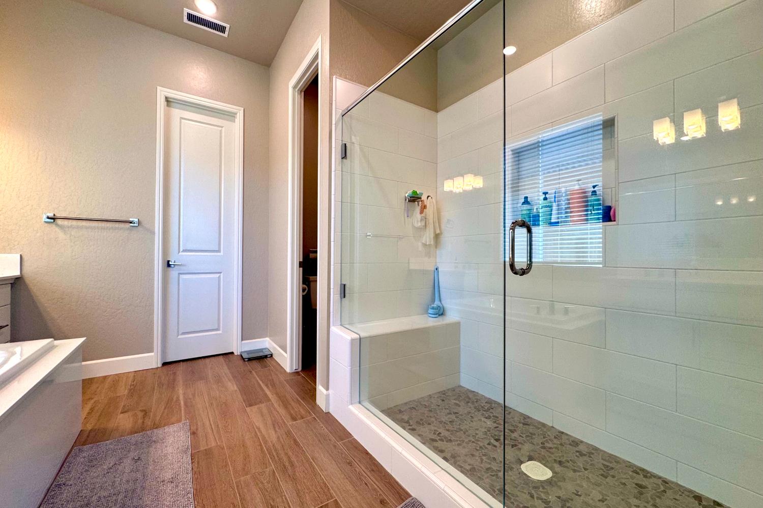 445 Bloom Ln, Clovis, CA 93619