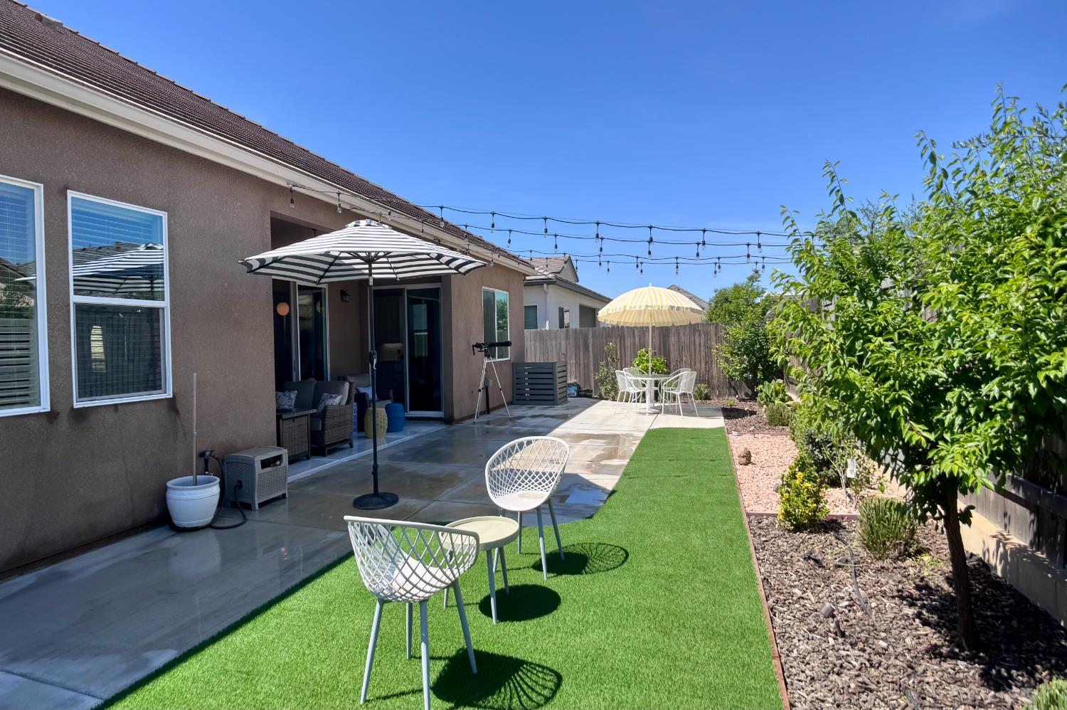 445 Bloom Ln, Clovis, CA 93619