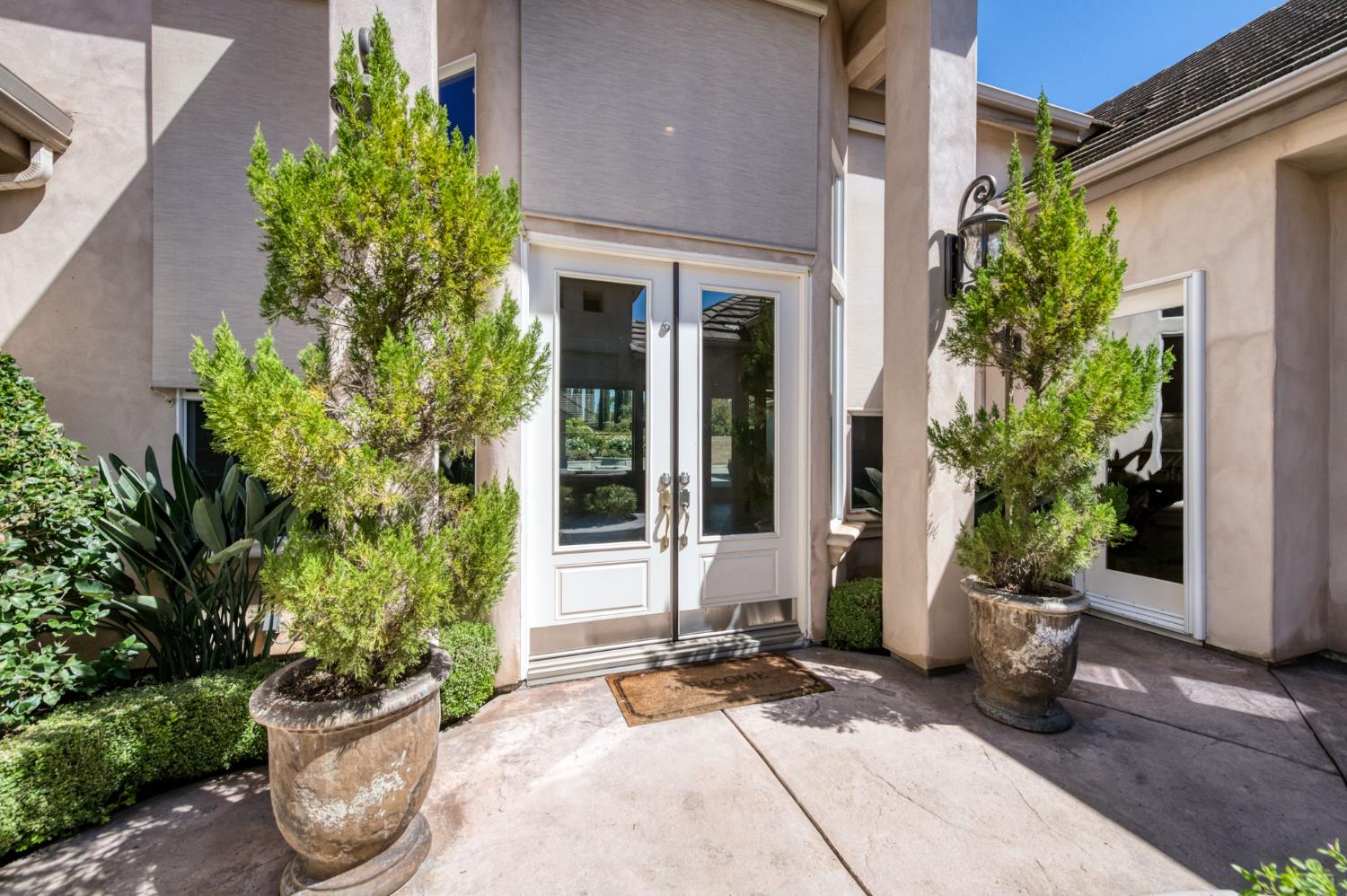 10746 N Falcon Faire Dr, Fresno, CA 93730