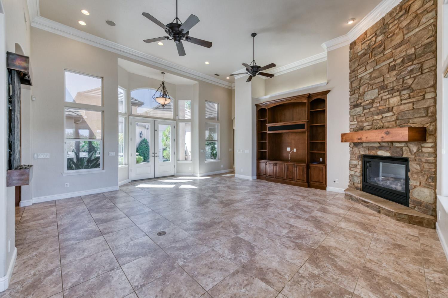 10746 N Falcon Faire Dr, Fresno, CA 93730