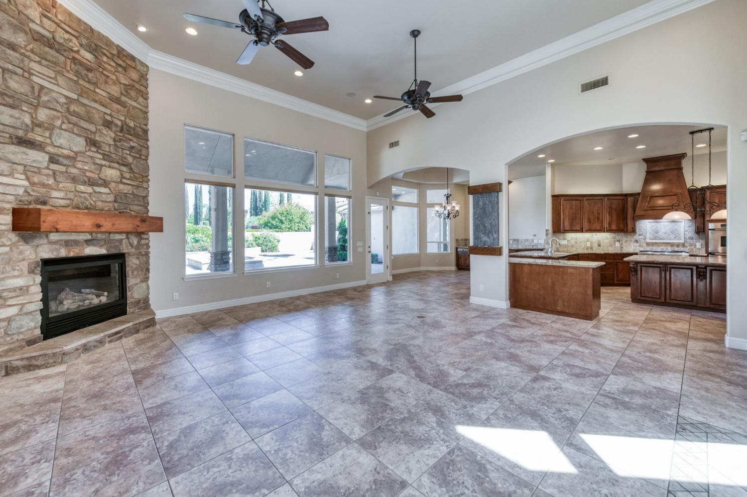 10746 N Falcon Faire Dr, Fresno, CA 93730