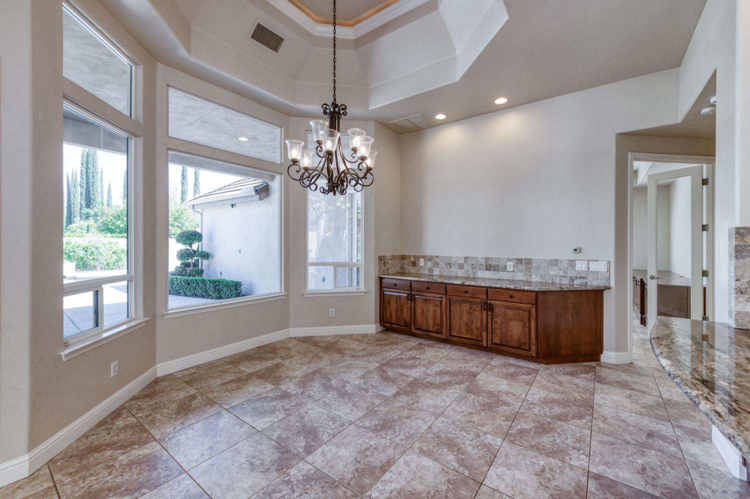 10746 N Falcon Faire Dr, Fresno, CA 93730