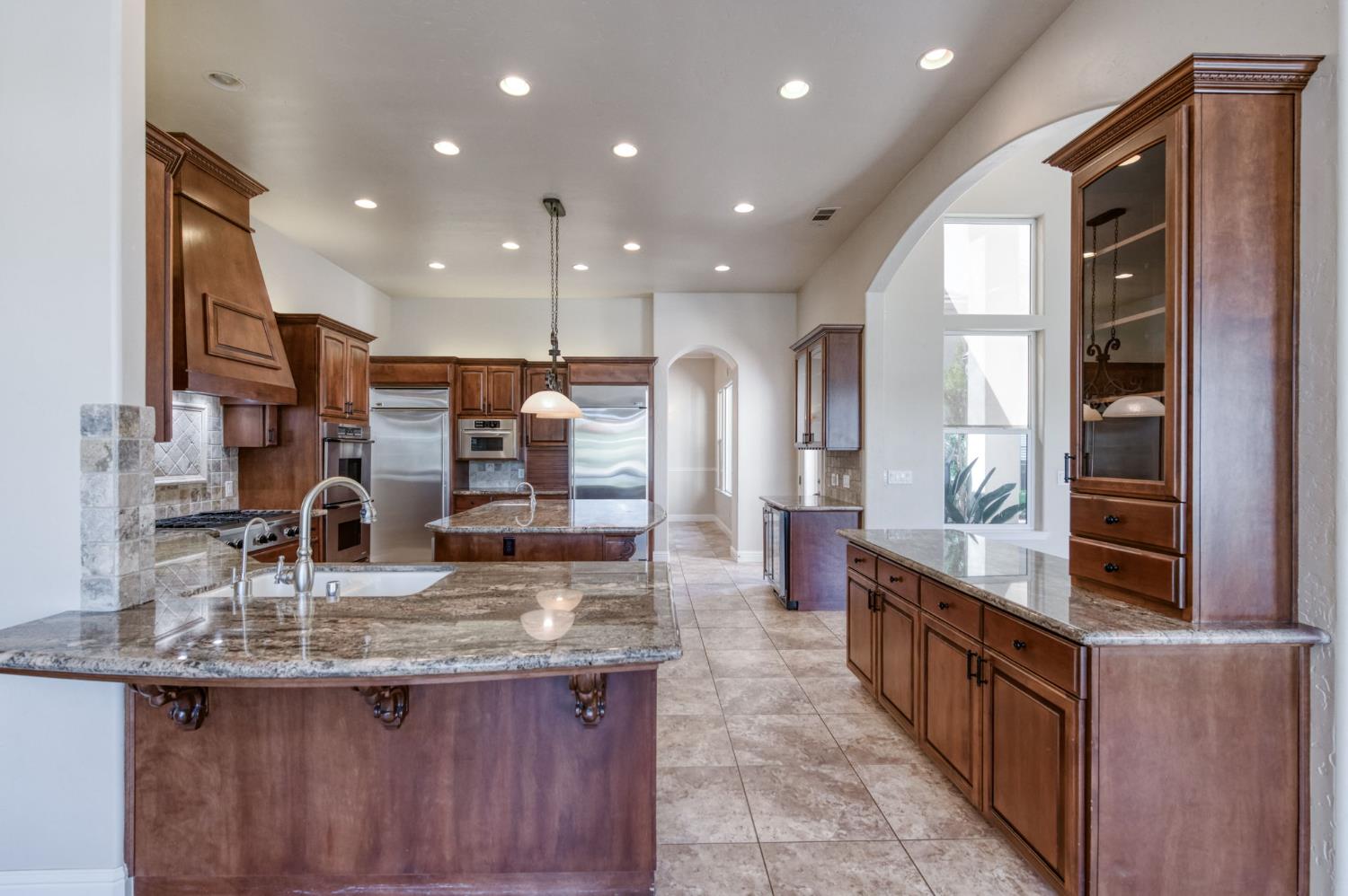 10746 N Falcon Faire Dr, Fresno, CA 93730