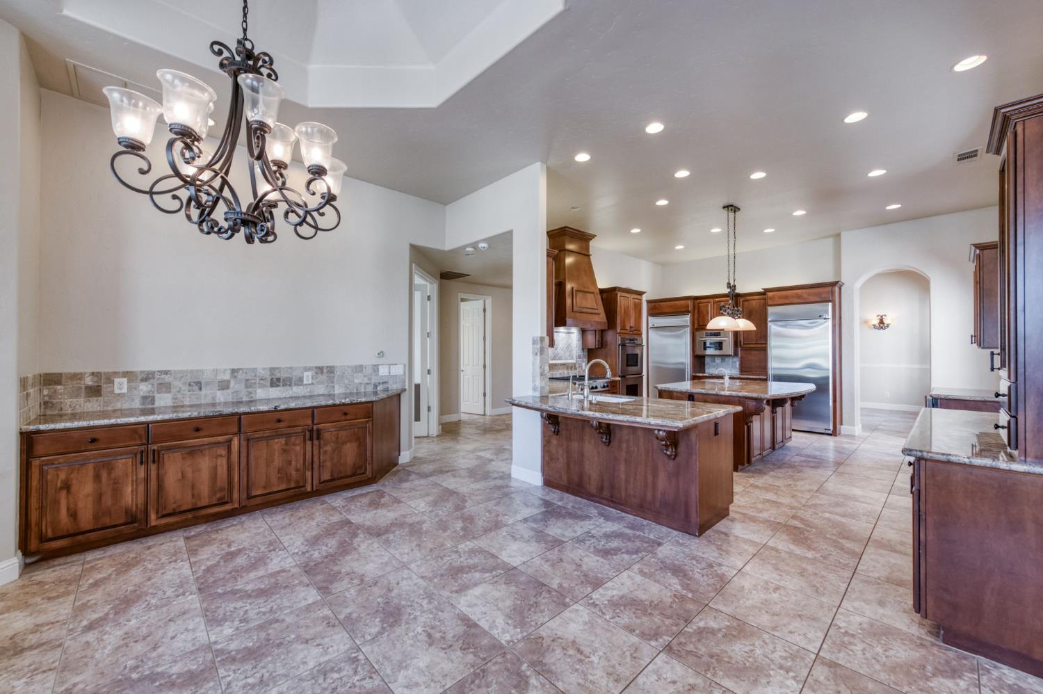 10746 N Falcon Faire Dr, Fresno, CA 93730