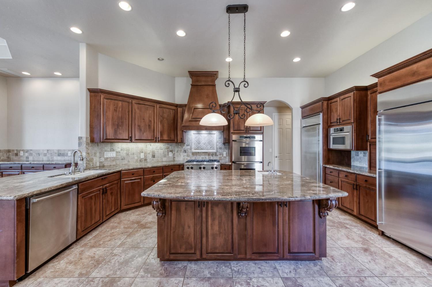 10746 N Falcon Faire Dr, Fresno, CA 93730