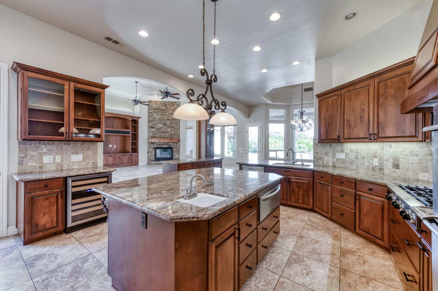 10746 N Falcon Faire Dr, Fresno, CA 93730