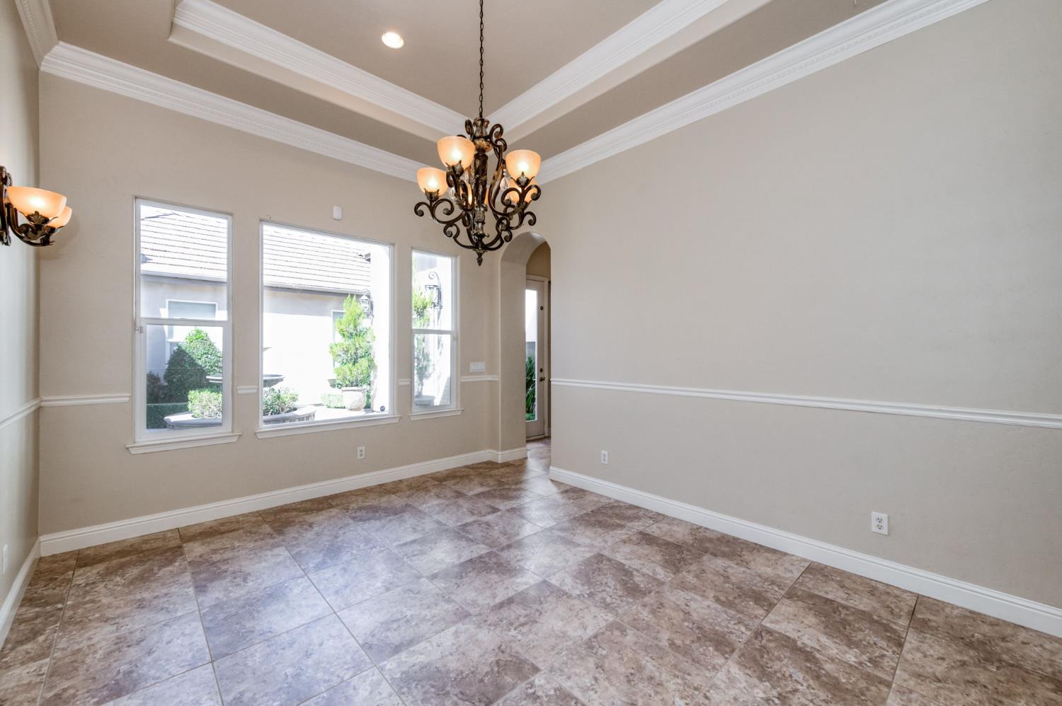 10746 N Falcon Faire Dr, Fresno, CA 93730