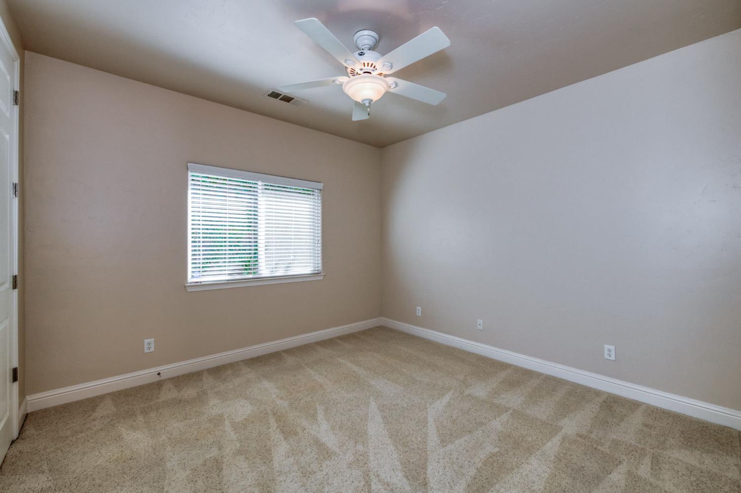 10746 N Falcon Faire Dr, Fresno, CA 93730