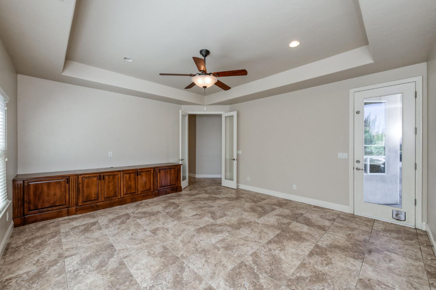 10746 N Falcon Faire Dr, Fresno, CA 93730