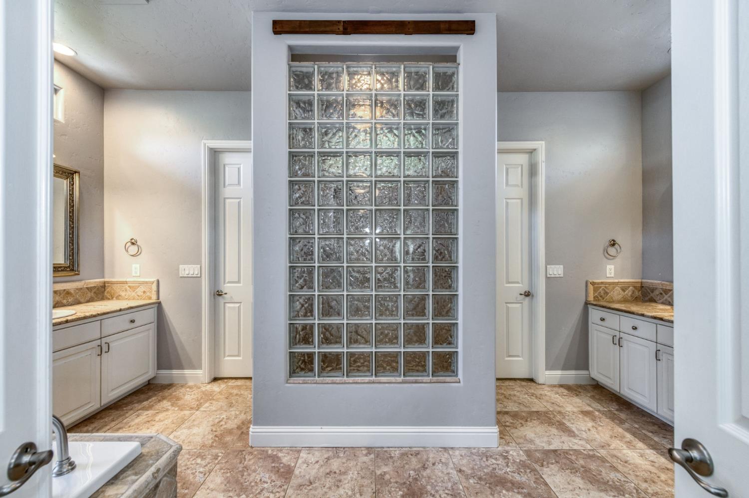 10746 N Falcon Faire Dr, Fresno, CA 93730