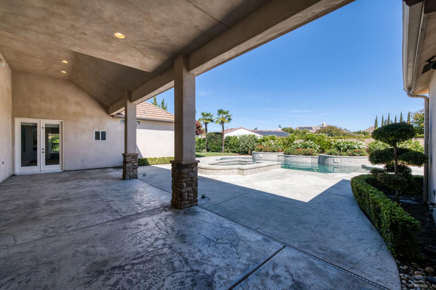 10746 N Falcon Faire Dr, Fresno, CA 93730