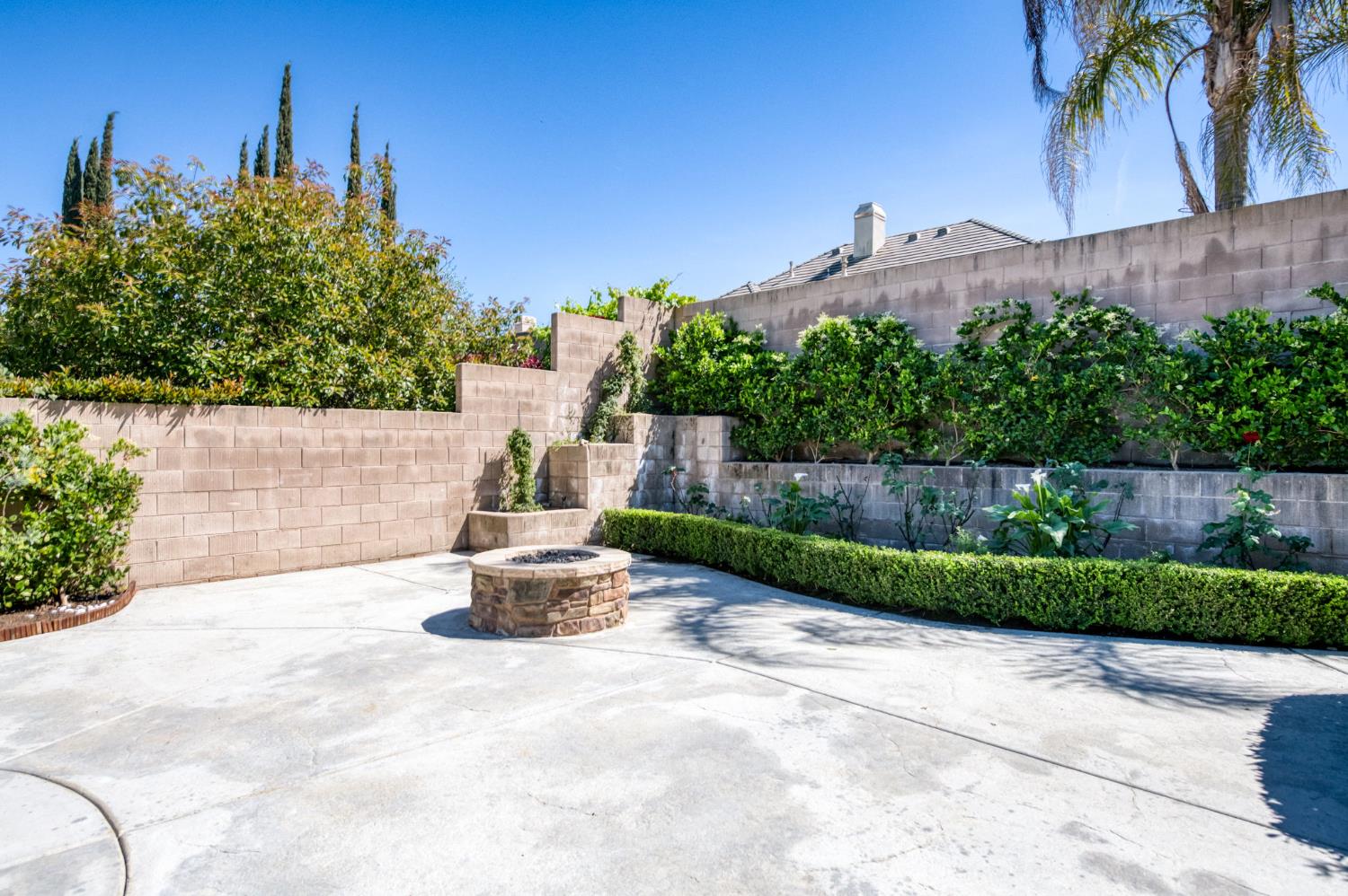 10746 N Falcon Faire Dr, Fresno, CA 93730