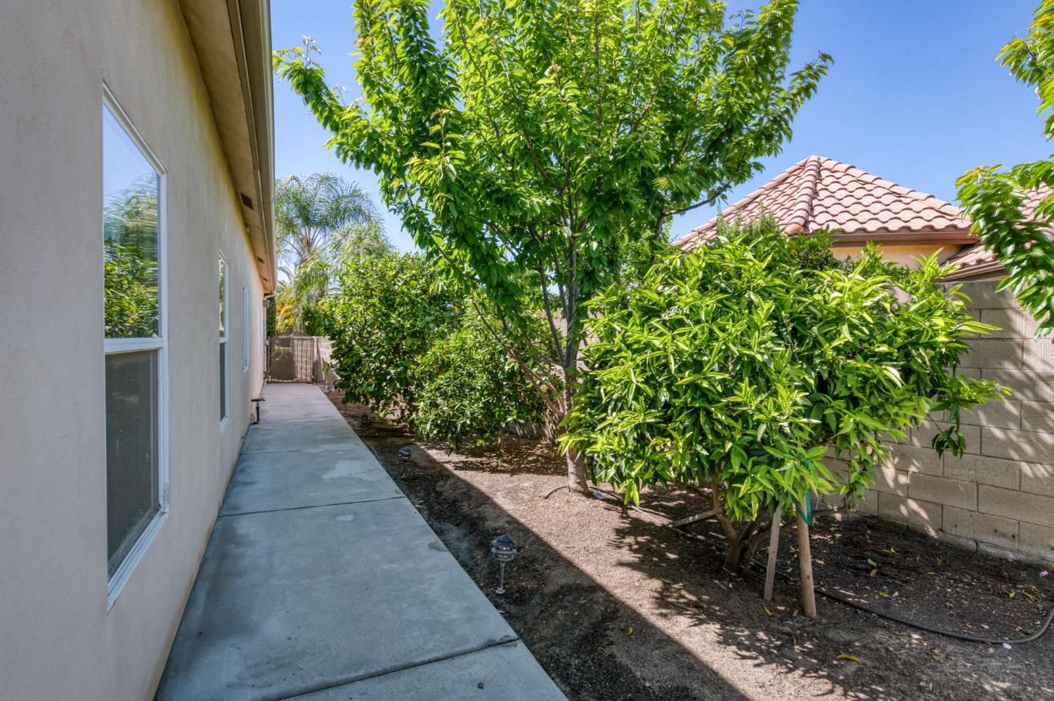 10746 N Falcon Faire Dr, Fresno, CA 93730