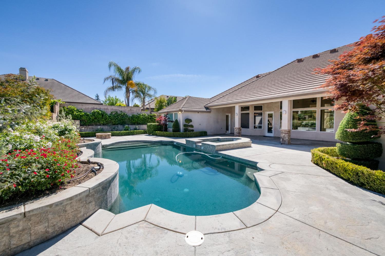 10746 N Falcon Faire Dr, Fresno, CA 93730