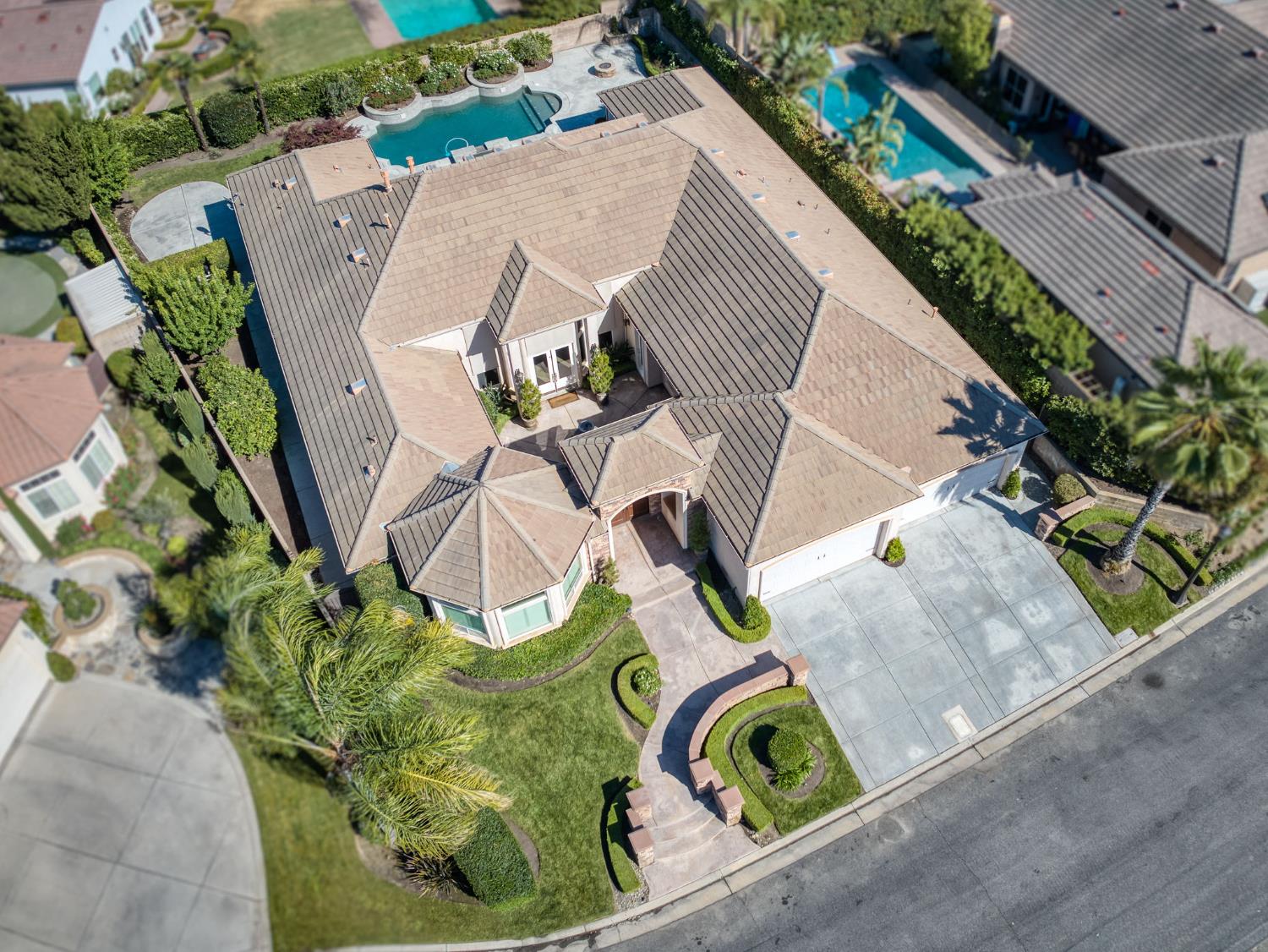 10746 N Falcon Faire Dr, Fresno, CA 93730