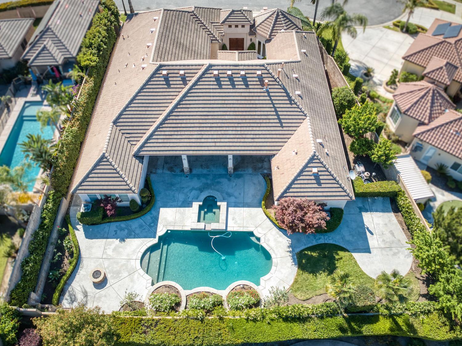 10746 N Falcon Faire Dr, Fresno, CA 93730