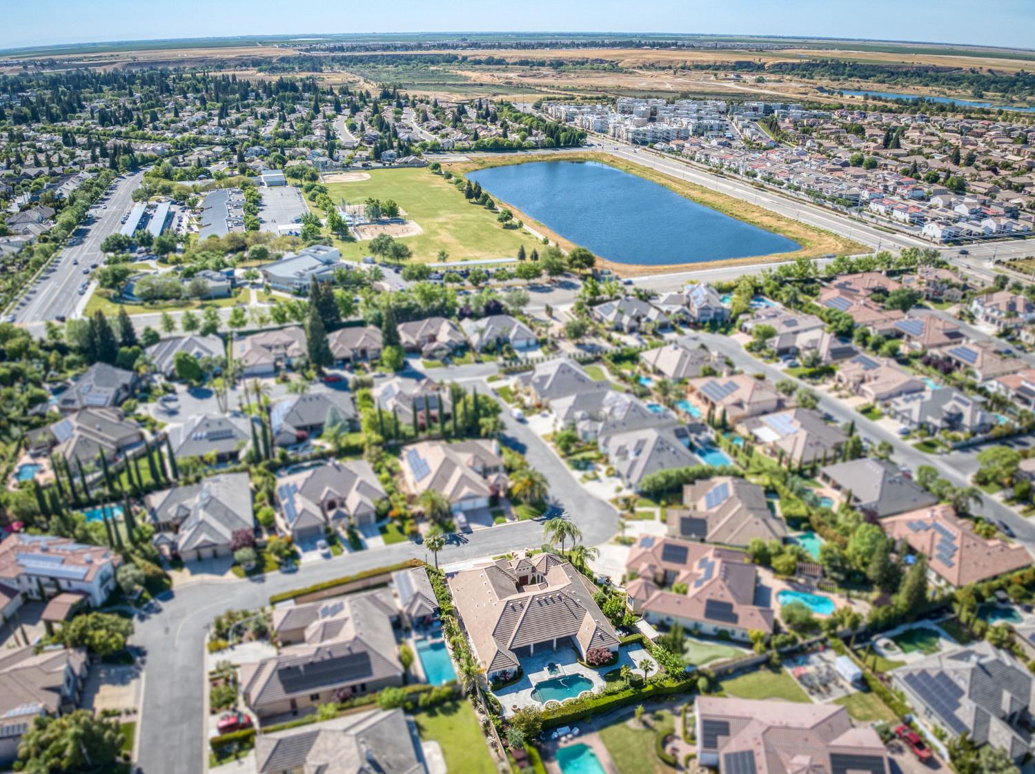 10746 N Falcon Faire Dr, Fresno, CA 93730