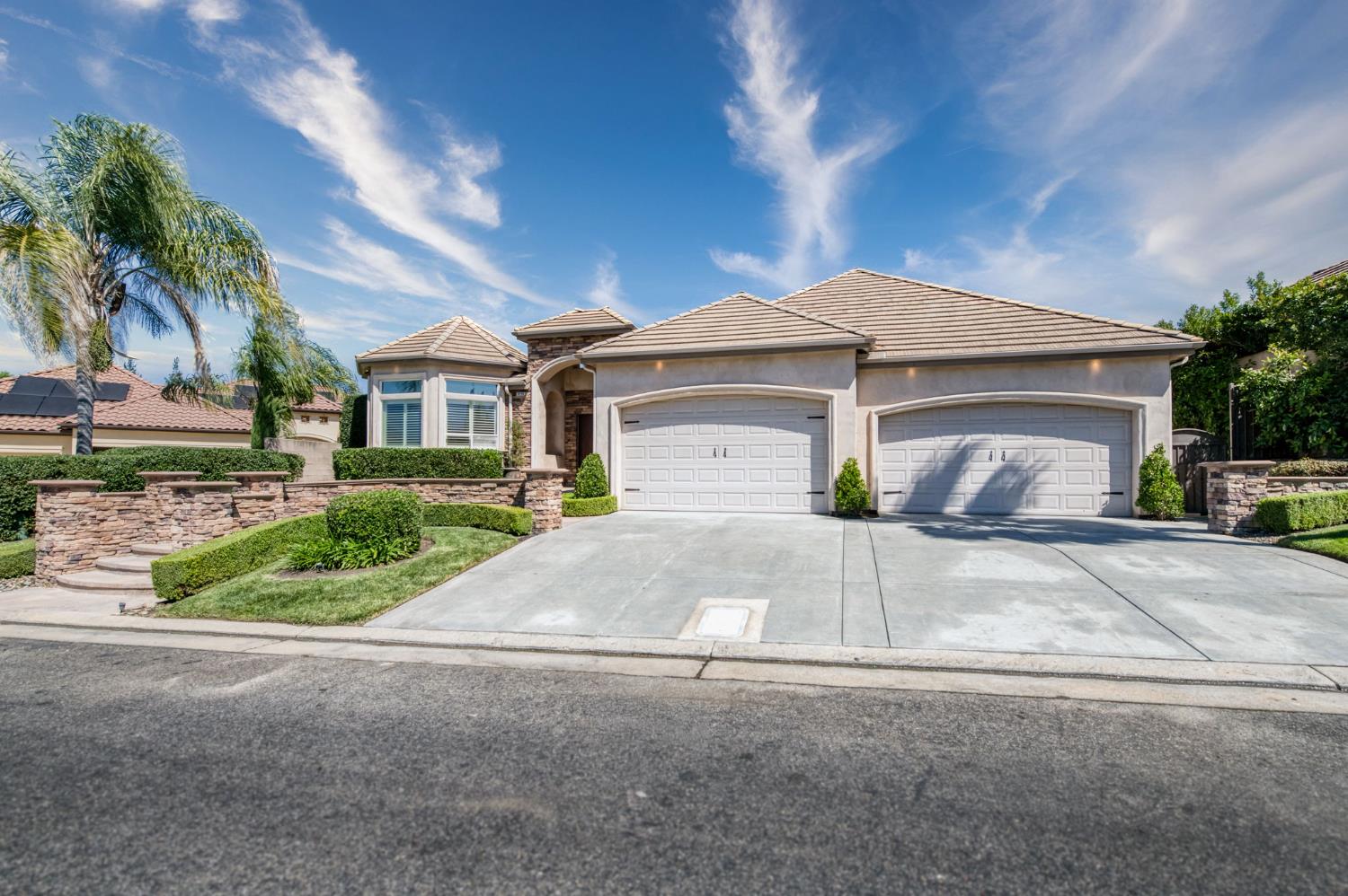 10746 N Falcon Faire Dr, Fresno, CA 93730