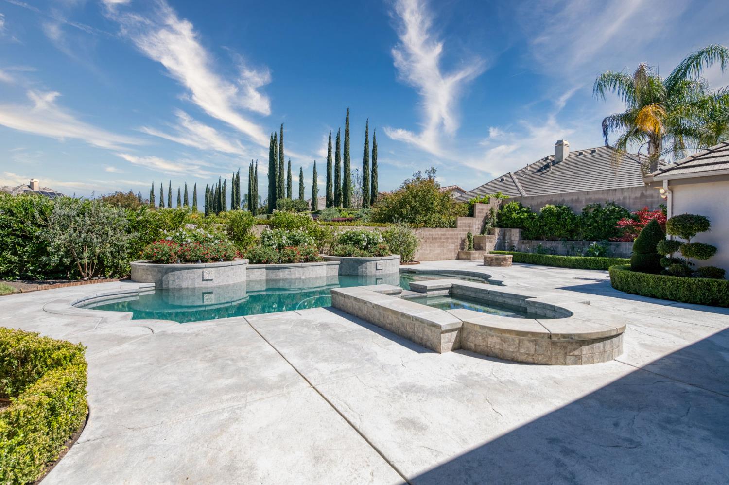 10746 N Falcon Faire Dr, Fresno, CA 93730