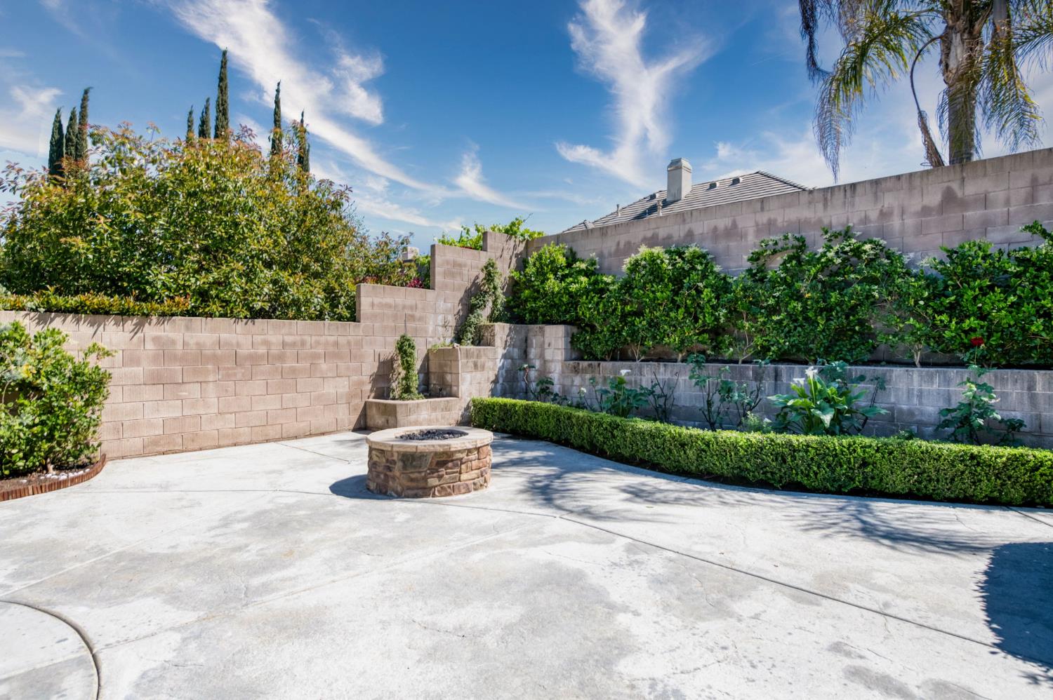 10746 N Falcon Faire Dr, Fresno, CA 93730